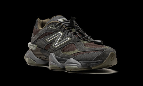 9060 "Blacktop/Dark Moss/Black"